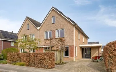 Twee-onder-één-kap te koop: Auke Mollemastraat 15, Verspreide huizen Hoeven Zaltbommel
