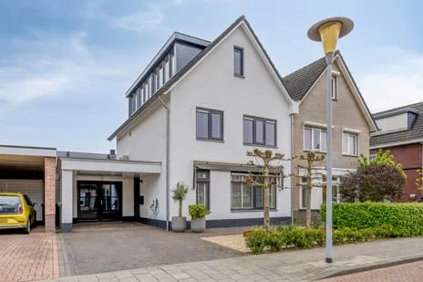 Tussenwoning te koop: Auke Mollemastraat 5, Verspreide huizen Hoeven Zaltbommel