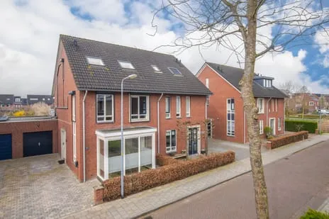 Tussenwoning te koop: Aureus 105, Lingebuurt Elst (Ge)