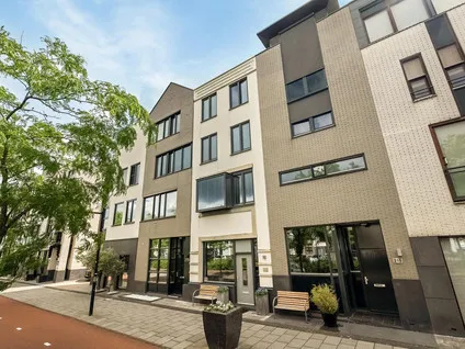 Tussenwoning te koop: Avenue Carnisse 217, Meerwede Noordoost Barendrecht
