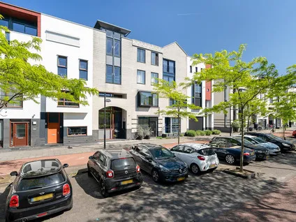 Tussenwoning te koop: Avenue Carnisse 89, Meerwede Zuidoost Barendrecht