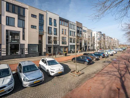 Tussenwoning te koop: Avenue Carnisse 198, Meerwede Noordwest Barendrecht