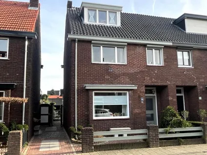 Twee-onder-één-kap te koop: Averbodestraat 63, Venlo