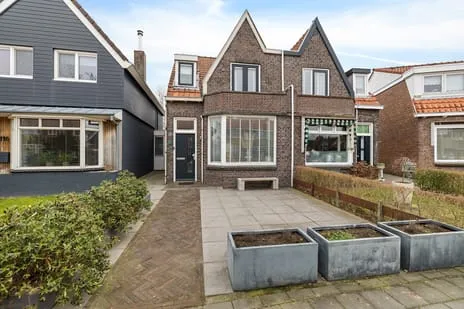 Tussenwoning te koop: Azaleastraat 114, Bloemenbuurt Leeuwarden