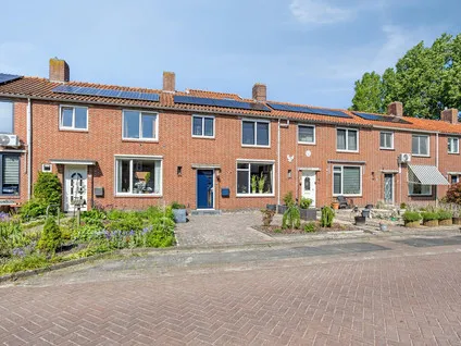 Tussenwoning te koop: Azaleastraat 12, Magrietpark Sappemeer