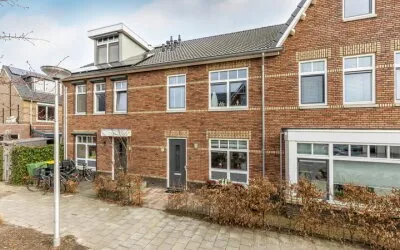 Tussenwoning te koop: Azaleastraat 16, 's-Gravendeel Woonkern 'S-Gravendeel