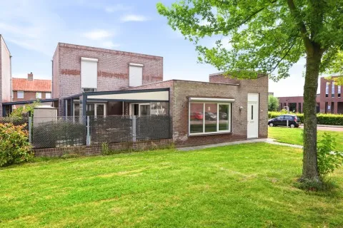 Vrijstaande woning te koop: Azaleastraat 24, Lievenspolder Terneuzen