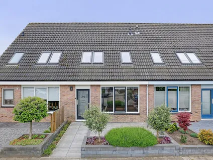 Tussenwoning te koop: Azaleastraat 29, Stellendam west Stellendam