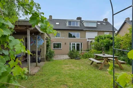 Twee-onder-één-kap te koop: Azaleastraat 3, t Ven Rosmalen