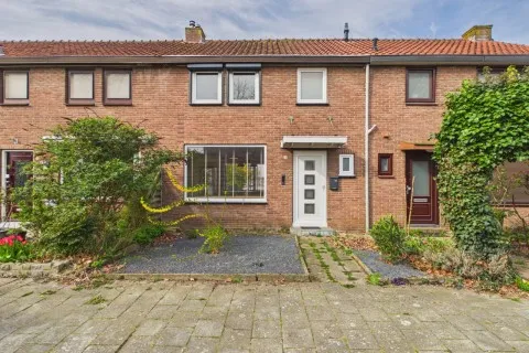 Tussenwoning te koop: Azaleastraat 5, Terneuzen