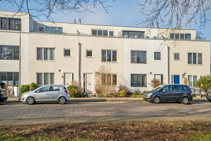 Tussenwoning te koop: Aziëlaan 331, Aziëbuurt Delft