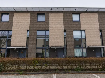 Tussenwoning te koop: Azorenweg 32, Almere