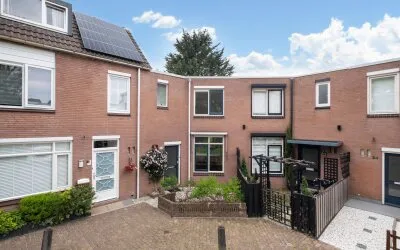 Tussenwoning te koop: B. Thoenplantsoen 20, Houtwijk 'S-Gravenhage