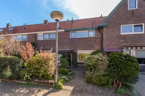 Tussenwoning te koop: B. van Rooijenstraat 90, Tuindorp Keverdijk Naarden