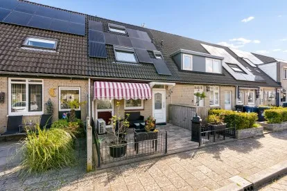 Tussenwoning te koop: B. Merkelbachstraat 18, Bouwmeesterbuurt Noord Almere