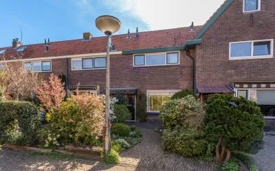Tussenwoning te koop: B. van Rooijenstraat 90, Tuindorp Keverdijk Naarden