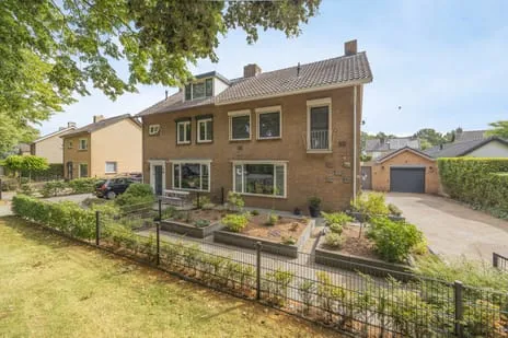 Twee-onder-één-kap te koop: Baai 21, Baai 3 Etten-Leur