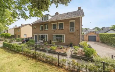 Twee-onder-één-kap te koop: Baai 21, Baai 3 Etten-Leur