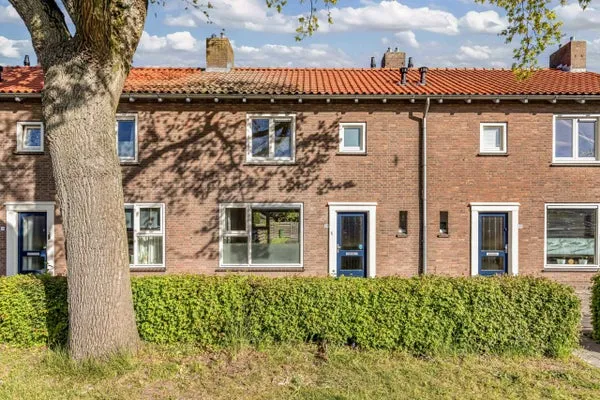 Tussenwoning te koop: Baan 37, Ens-woonkern Ens