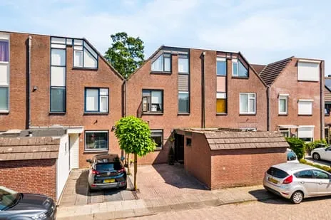 Terraced house for sale: Baaneweer 27, De Weren Sliedrecht