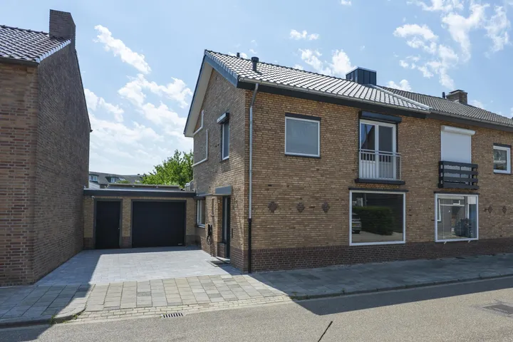 Tussenwoning te koop: Baanstraat 44, Schaesberg Centrum Landgraaf