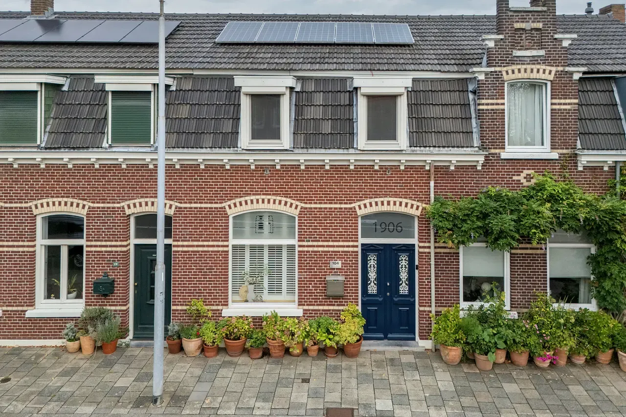 Tussenwoning te koop: Baarlosestraat 104, Venlo