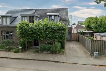 Twee-onder-één-kap te koop: Baarlosestraat 171, Annakamp-Oost Venlo