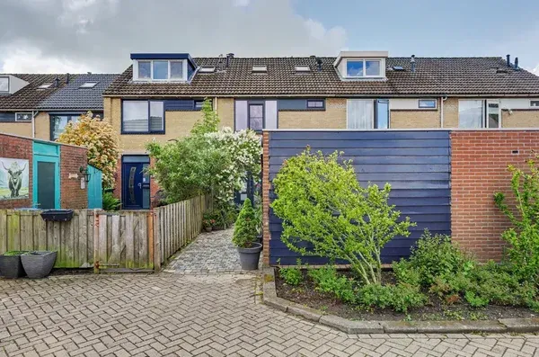 Tussenwoning te koop: Baarsveen 137, Baarsveen Spijkenisse