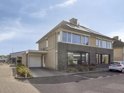 Twee-onder-één-kap te koop: Bachlaan 1, Zoetevaart Hulst
