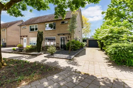 Twee-onder-één-kap te koop: Bachstraat 131, Noorder Enk Eerbeek