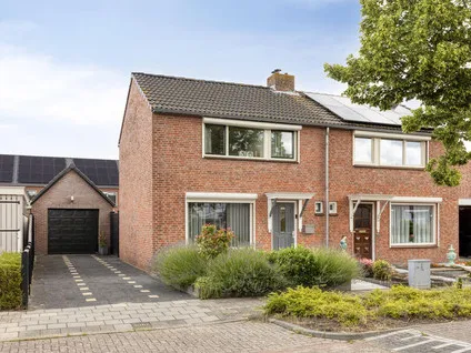 Twee-onder-één-kap te koop: Bachstraat 16, De Beek Halsteren