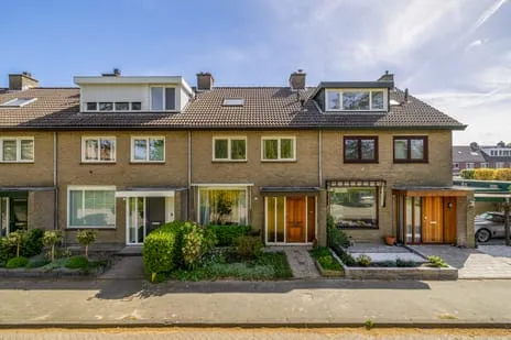 Tussenwoning te koop: Bachstraat 20, Componistenbuurt Lisse