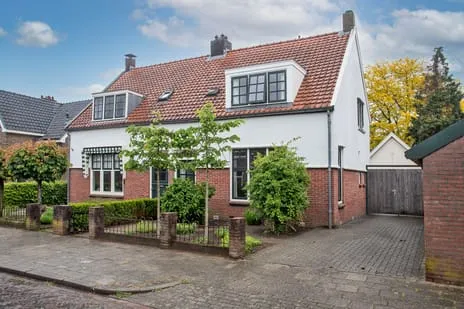 Twee-onder-één-kap te koop: Badhuisstraat 23, Tuindorp-Zuid Hengelo