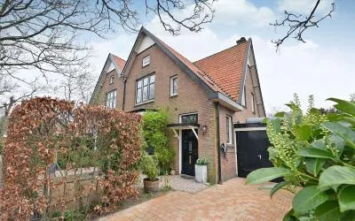 Twee-onder-één-kap te koop: Badlaan 12, Muiderberg Muiderberg