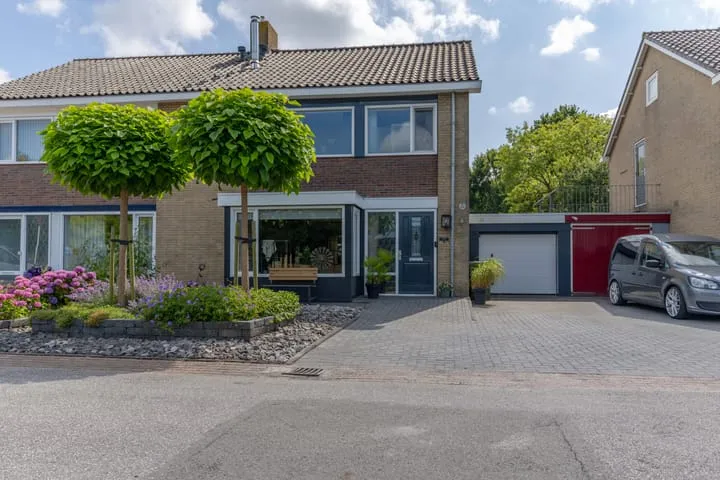 Tussenwoning te koop: Badlaan 16, Surhuisterveen Surhuisterveen