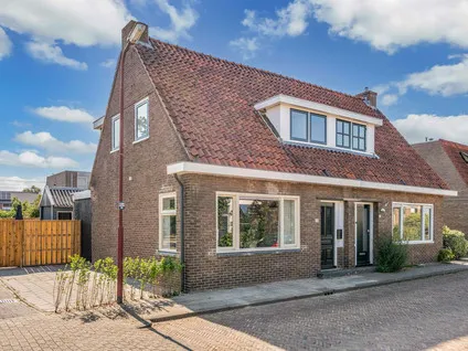 Twee-onder-één-kap te koop: Badweg 22, Centrum Heerenveen
