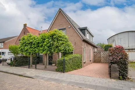 Vrijstaande woning te koop: Badweg 7, Geldermalsen Centrum Geldermalsen