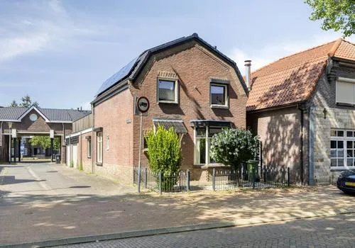 Twee-onder-één-kap te koop: Bakelsedijk 28, Heipoort Helmond