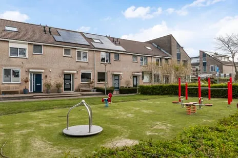 Tussenwoning te koop: Bakema-erf 223, Dordrecht