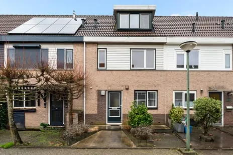 Tussenwoning te koop: Bakema-erf 303, Dordrecht