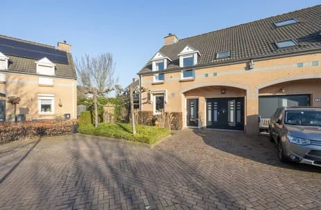 Twee-onder-één-kap te koop: Bakhuis 17, Hoge Neerstraat Etten-Leur