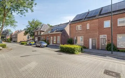 Twee-onder-één-kap te koop: Bakkerstraat 27, Centrum Valkenswaard