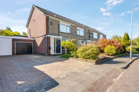 Tussenwoning te koop: Bakkerstraat 36, Roden Roden