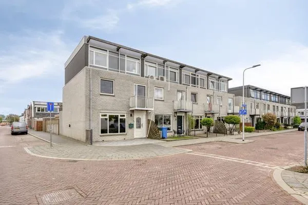Hoekwoning te koop: Baljuwstraat 1, Gouwsluis Alphen Aan Den Rijn