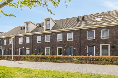 Tussenwoning te koop: Banneplein 117, Banne-Zuidoost Amsterdam
