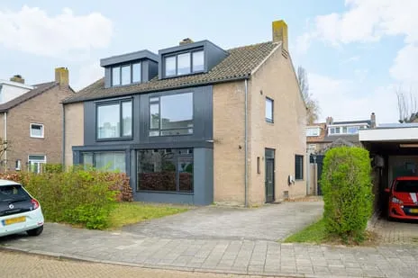 Twee-onder-één-kap te koop: Barbaralaan 115, Overakker Breda