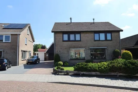 Twee-onder-één-kap te koop: Barend Lemansstraat 9, Vriezenveen-Centrum Vriezenveen