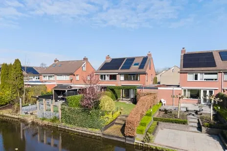 Tussenwoning te koop: Barend van der Veenwei 40, Westeinde Leeuwarden