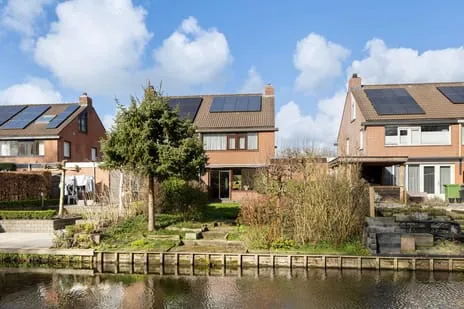 Tussenwoning te koop: Barend van der Veenwei 44, Westeinde Leeuwarden