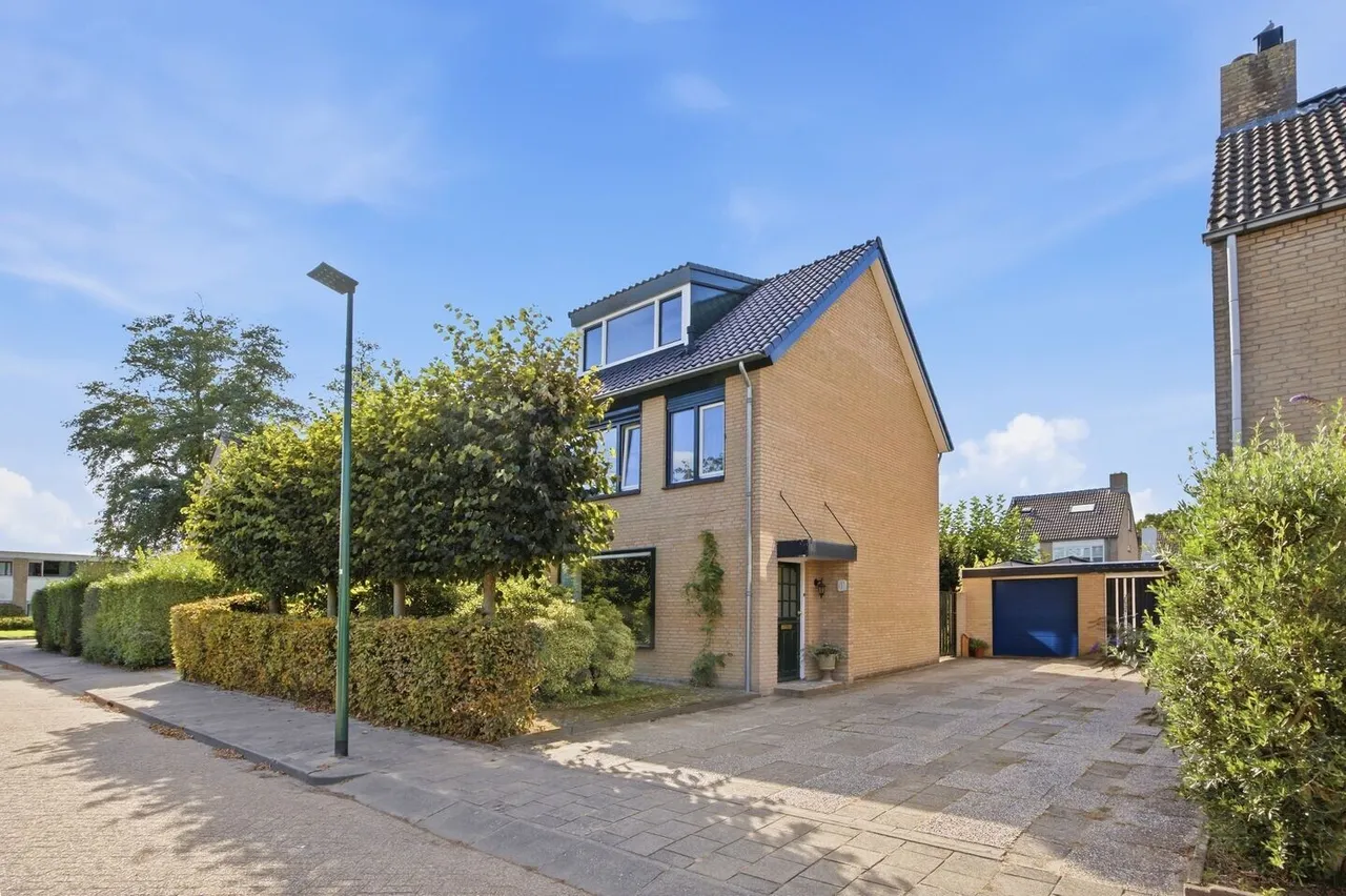 Vrijstaande woning te koop: Barentszstraat 1, Dongen